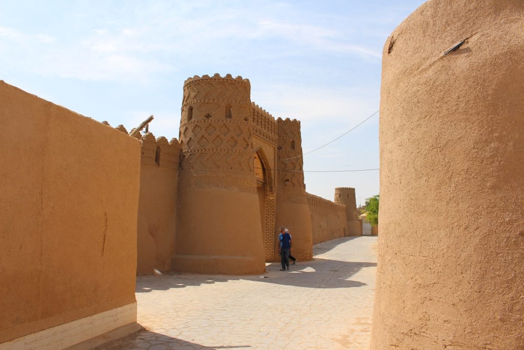 Puerta de los muros, Meybod, Irán. Autor y Copyright Marco Ramerini