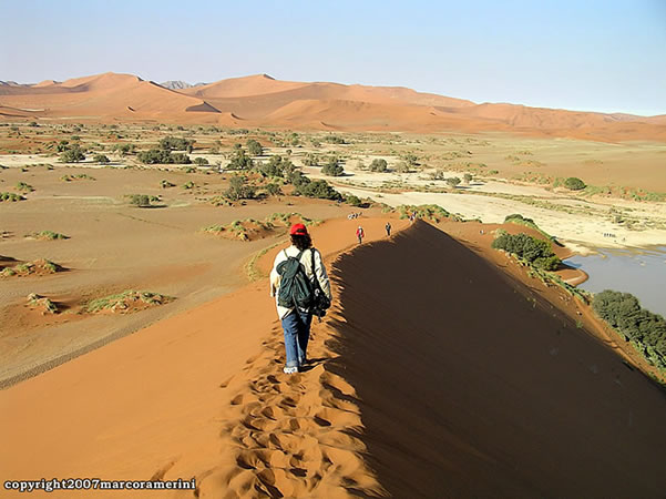 Sossusvlei, desierto de Namib, Namib-Naukluft, Namibia. Autor y Copyright Marco Ramerini ..