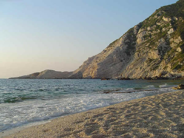 La playa de Petani, Cefalonia, Islas Jónicas, Grecia. Autor y Copyright Niccolò di Lalla.